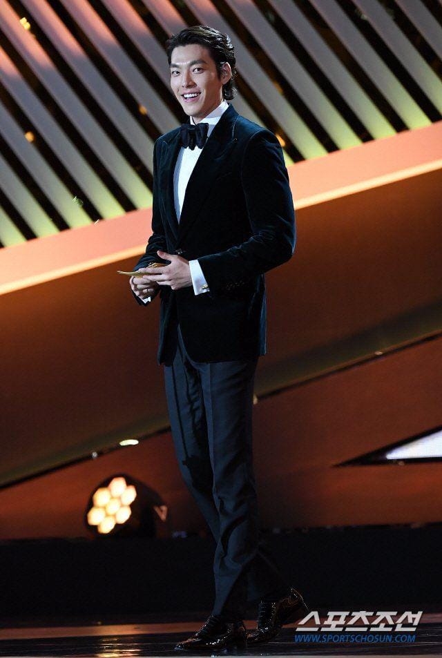 twitter.com/biasednewbie