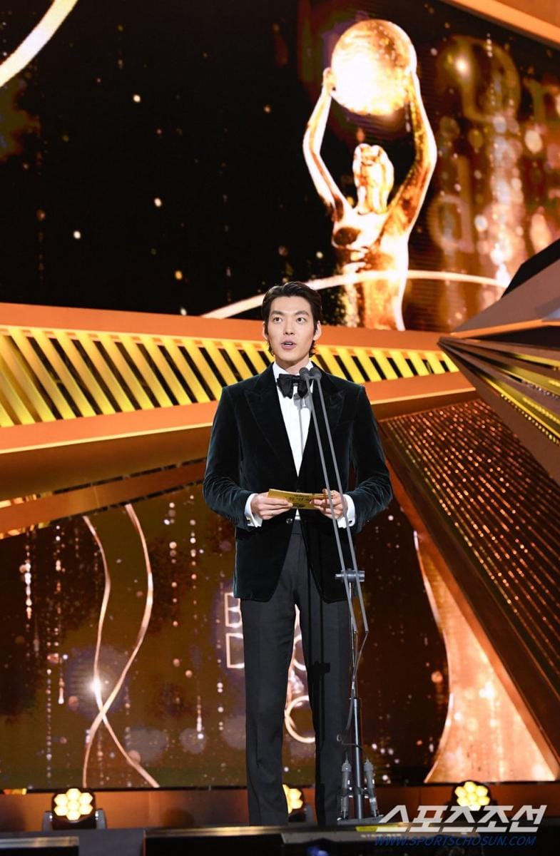 twitter.com/hwangje31