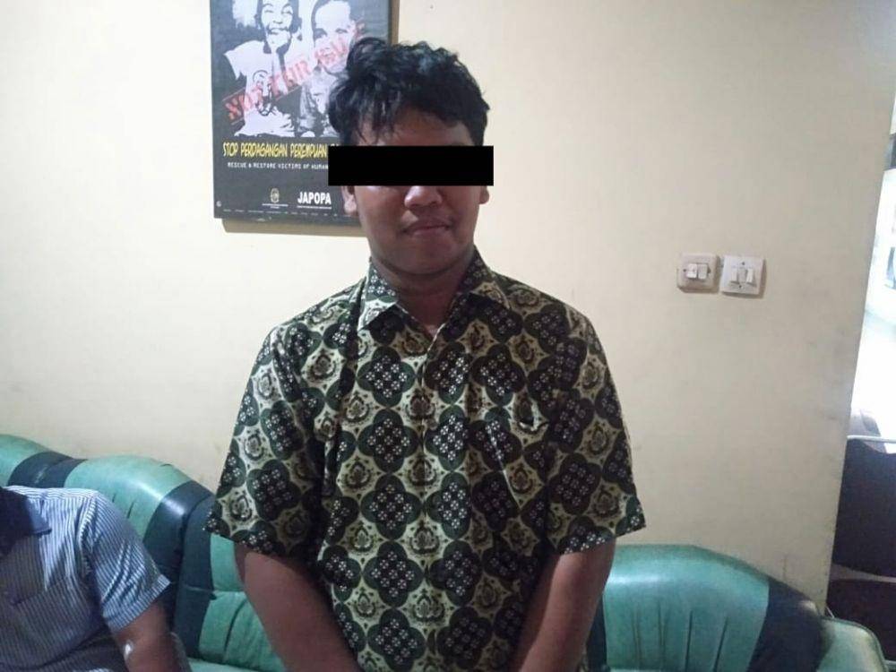 CB, pelaku penusukan guru oleh siswa SMA Kulon Progo, saat diamankan kepolisian Srandakan, Bantul - Dok. Istimewa/Polsek Srandakan