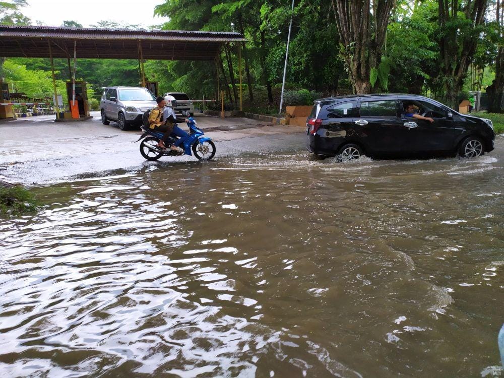 Ilustrasi banjir di Samarinda (IDN Times/Yuda Almerio)