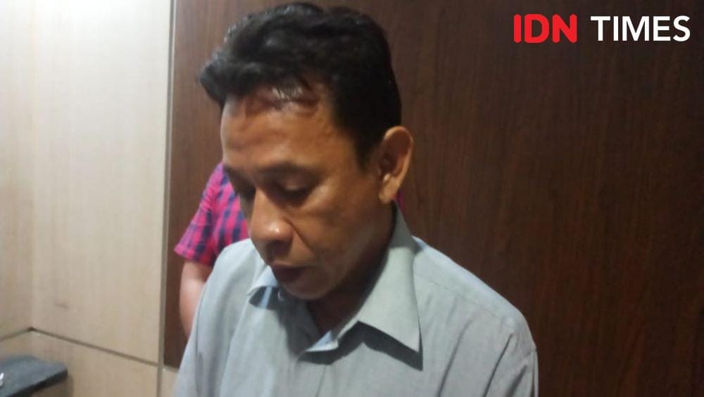 Terlapor Jumras, sesaat setelah mengungkapkan permohonan maaf terbuka untuk Gubernur Sulsel Nurdin Abdullah, di Polrestabes Makassar, Kamis (21/11) / Sahrul Ramadan