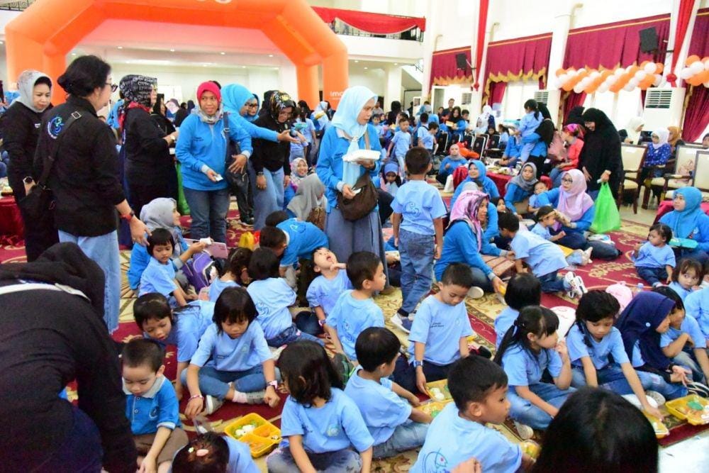 Gerakan edukasi 'Makan Ikan Cegah Stunting' Rujab Gubernur Sulsel, Kamis (21/11/2019) - Humas Pemprov Sulsel