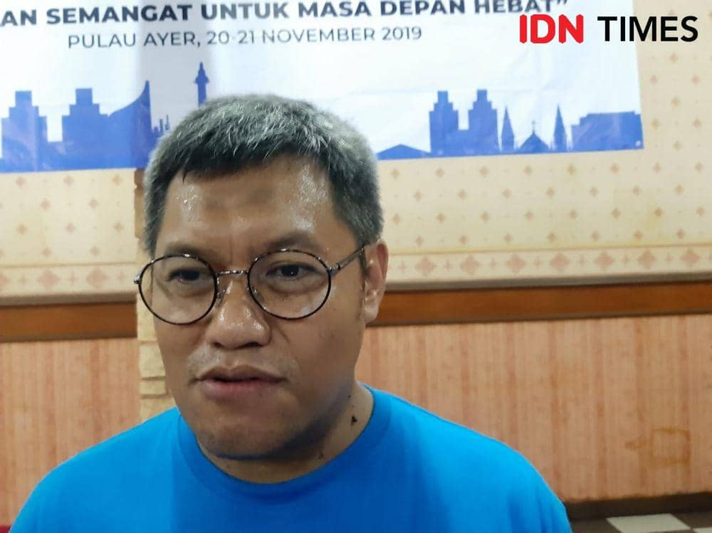 Direktur Utama PAM Jaya Prayitno Bambang Hernowo saat memberi keterangan pers di Pulau Ayer (IDN Times/Gregorius Aryodamar P)