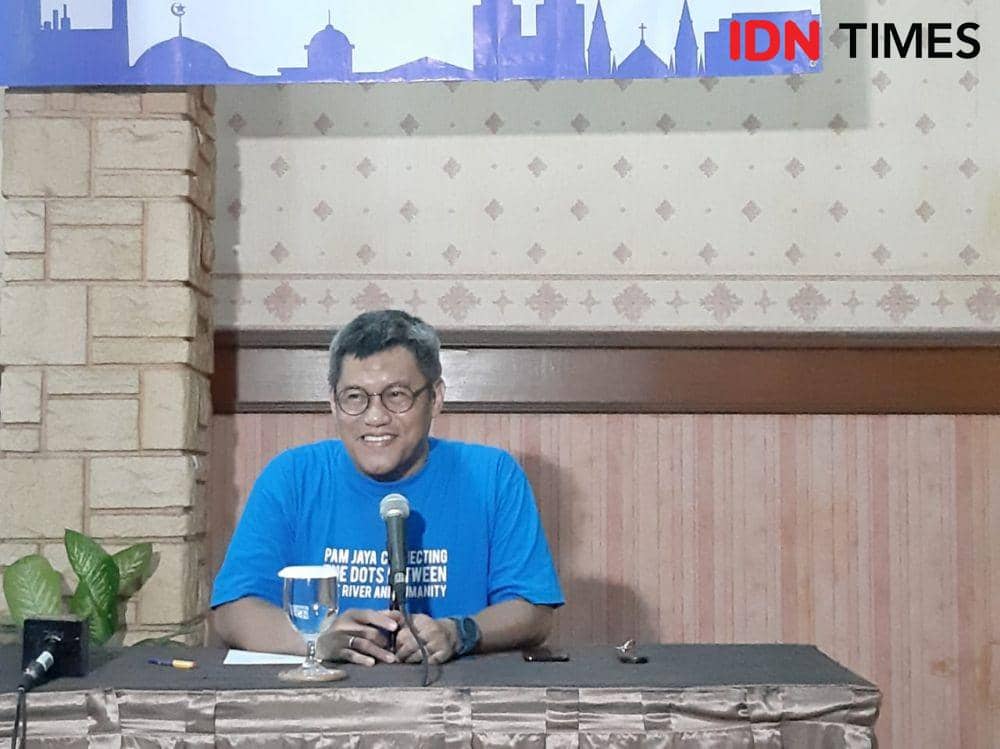 Direktur Utama PAM Jaya Prayitno Bambang Hernowo saat memberi keterangan pers di Pulau Ayer (IDN Times/Gregorius Aryodamar P)