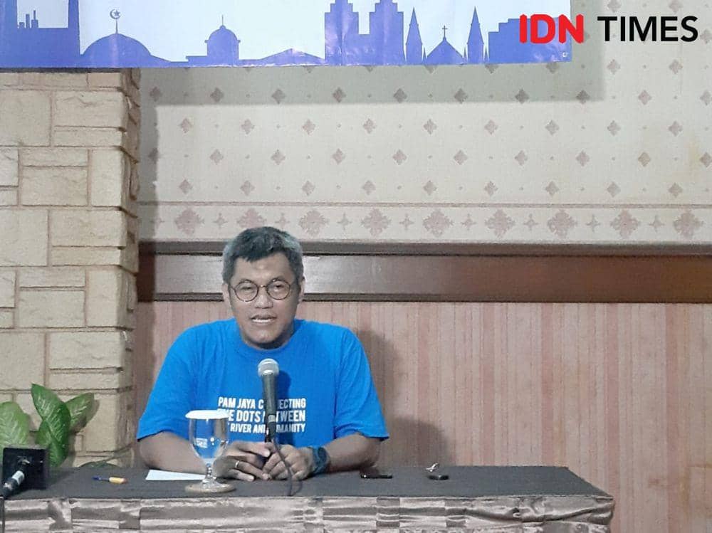 Direktur Utama PAM Jaya Prayitno Bambang Hernowo saat memberi keterangan pers di Pulau Ayer (IDN Times/Gregorius Aryodamar P)