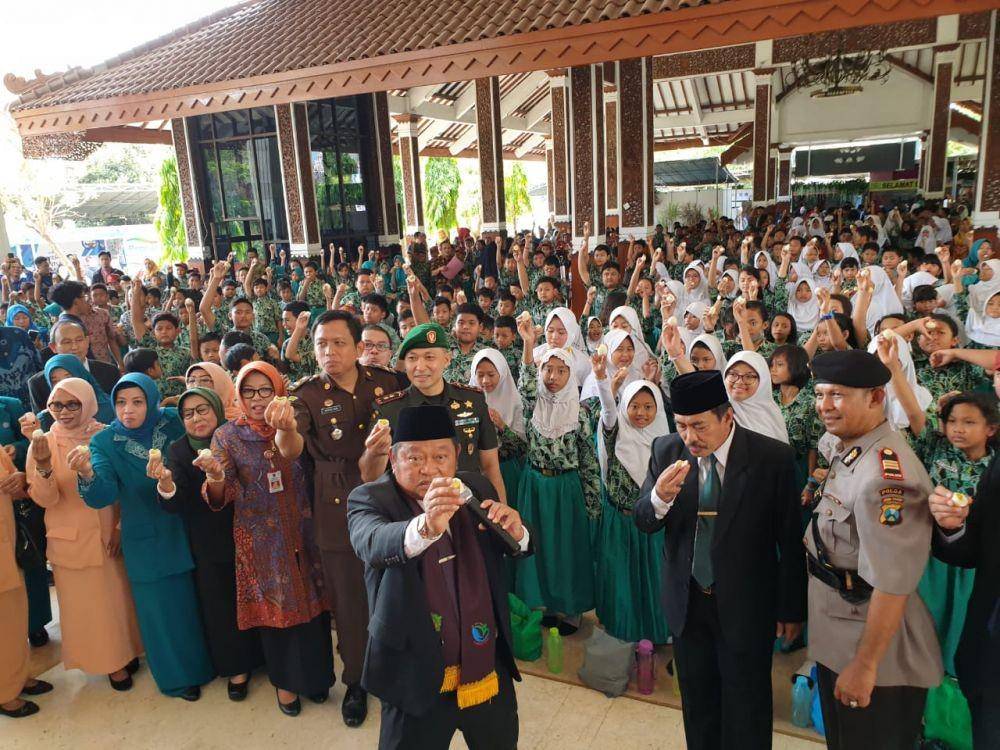 Gerakan makan telur bersama di Sidoarjo, Kamis (21/11). Dok. Disnak Jatim.