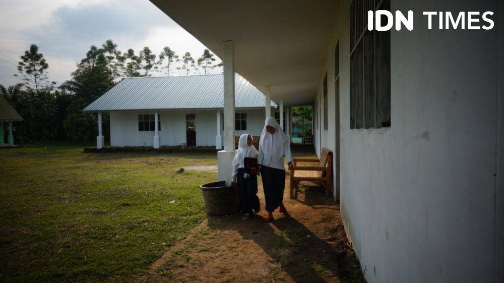 Pondok pesantren Al Hidayah (IDN Times/Masdalena Napitupulu)