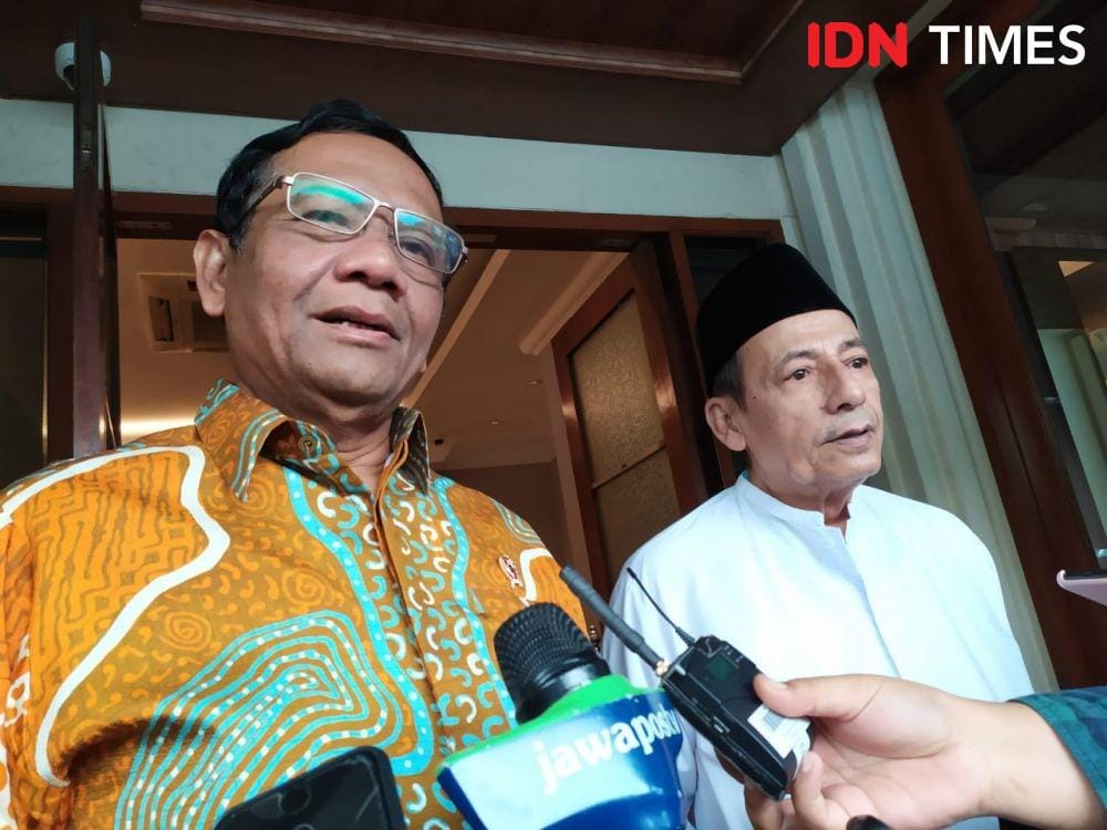 Menko Polhukam Mahfud MD dan Habib Luthfi (IDN Times/Aldzah Fatimah Aditya)