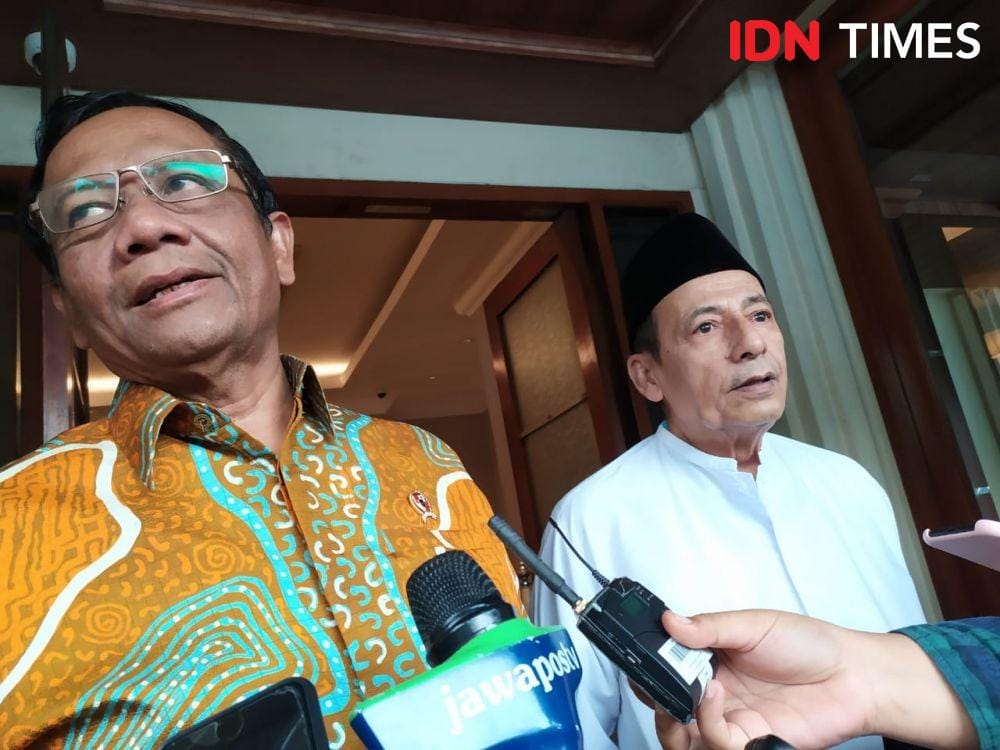 Menko Polhukam Mahfud MD dan Habib Luthfi (IDN Times/Aldzah Fatimah Aditya)
