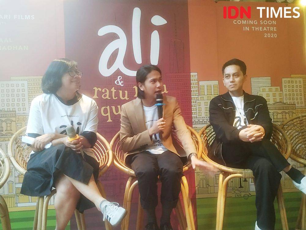 Produser, Meiske Taurisia dan Muhammad Zaidy, Iqbaal Ramdhan saat syukuran film "Ali & Ratu Ratu Queens" di Hotel Monopoli, Mampang, Jakarta Selatan, pada 22 November 2019. IDN Times/Erfah Nanda