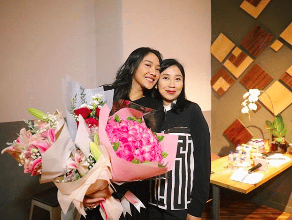 instagram.com/putri_tanjung