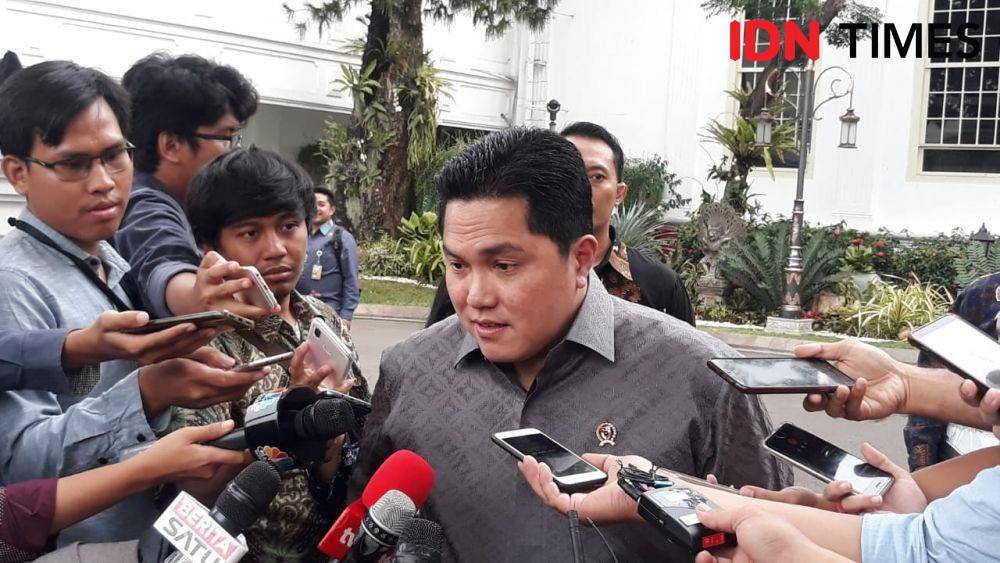 Menteri BUMN Erick Thohir memberikan keterang pers di Kompleks Istana Negara, Jakarta Pusat, Jumat 22 November 2019 (IDN Times/Teatrika Handiko Putri)