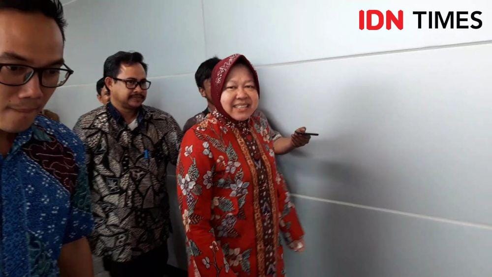Wali Kota Surabaya Tri Rismaharini saat terlambat datang di acara penyerahan DIPA, Jumat (22/11). IDN Times/Fitria Madia