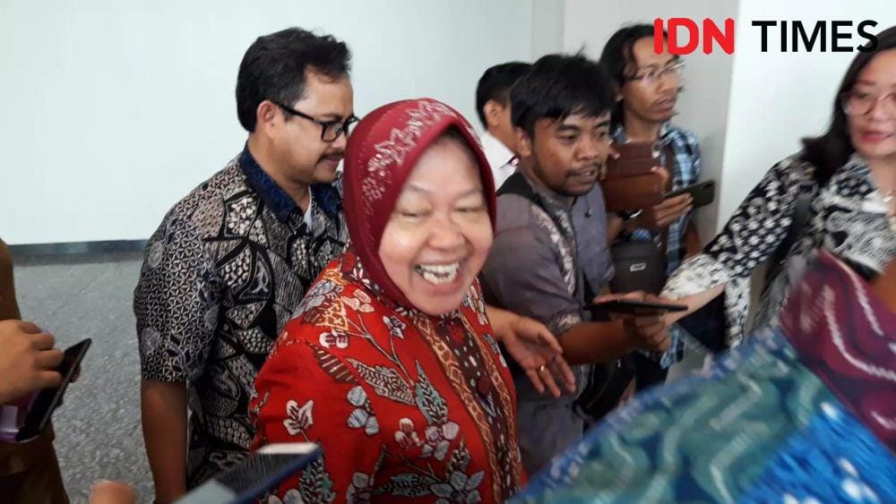 Wali Kota Surabaya Tri Rismaharini saat terlambat datang di acara penyerahan DIPA, Jumat (22/11). IDN Times/Fitria Madia