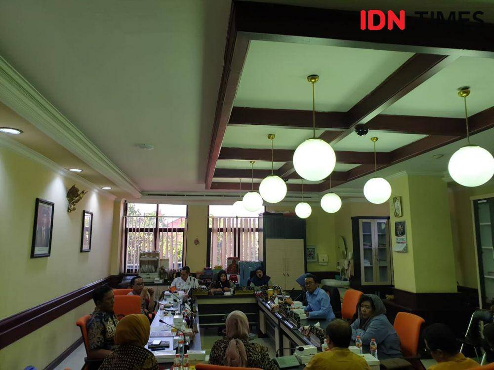 Rapat dengar pendapat Komisi D DPRD Kota Surabaya dengan BPJS Kesehatan dan Kadinkes Surabaya, Jumat (22/11). IDN Times/Vanny El Rahman