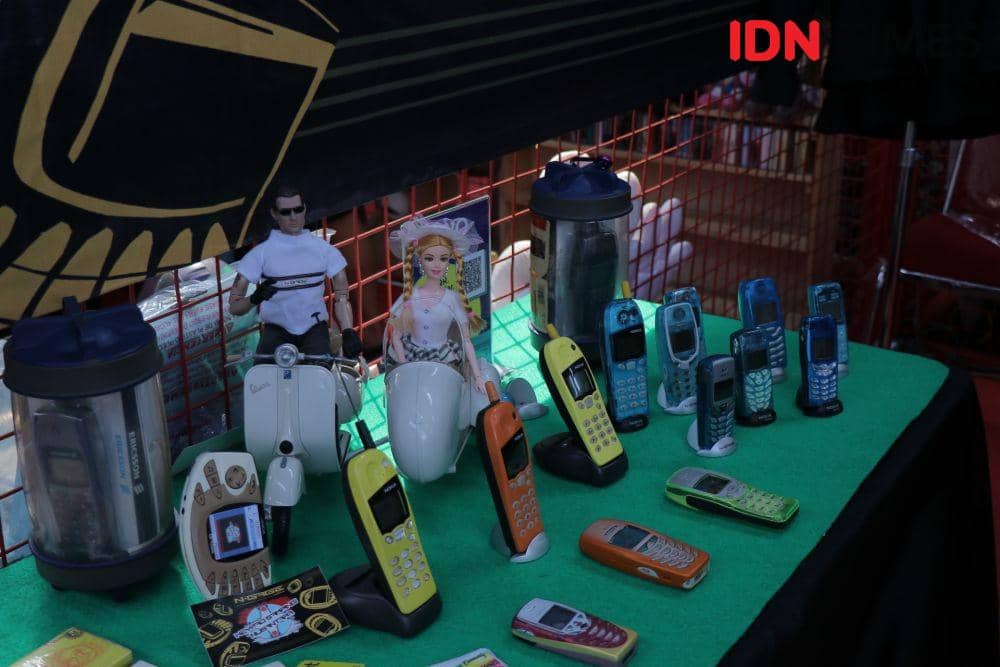 Deretan hp jadul dalam acara The 90's Festival, di Jiexpo, Jakarta, (23/11). IDN Times/Nadia Umara