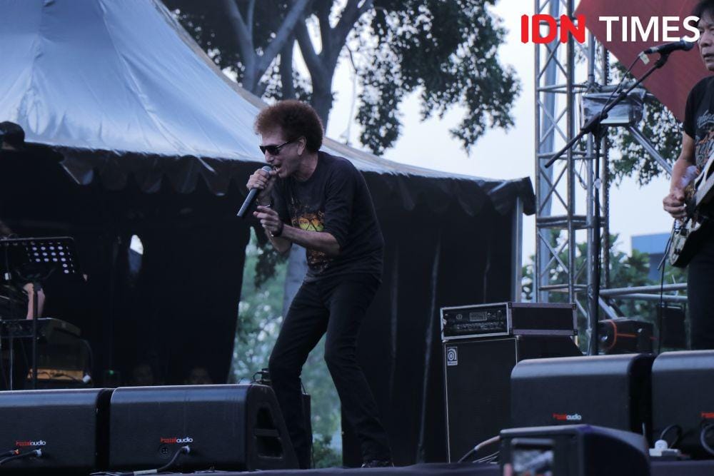 Ahmad Albar vokalis God Bless dalam The 90's Festival di Jakarta. 23 November 2019. IDN Times/Nadia Umara