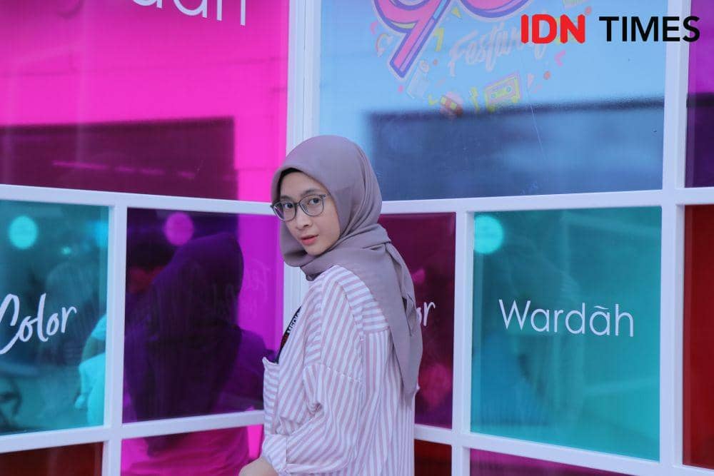 Keseruan spot foto dalam acara The 90's Festival, di Jiexpo, Jakarta, (23/11). IDN Times/Erfah Nanda