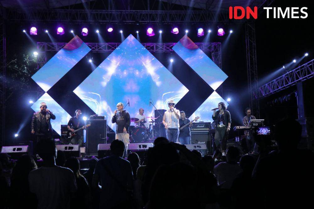Grup musik Tofu dalam The 90's Festival di Jakarta. 23 November 2019. IDN Times/Nadia Umara