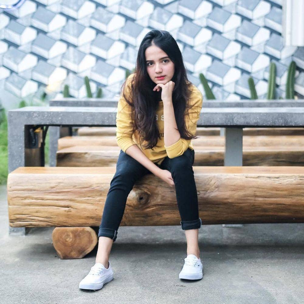 Instagram/rhesmanissa_