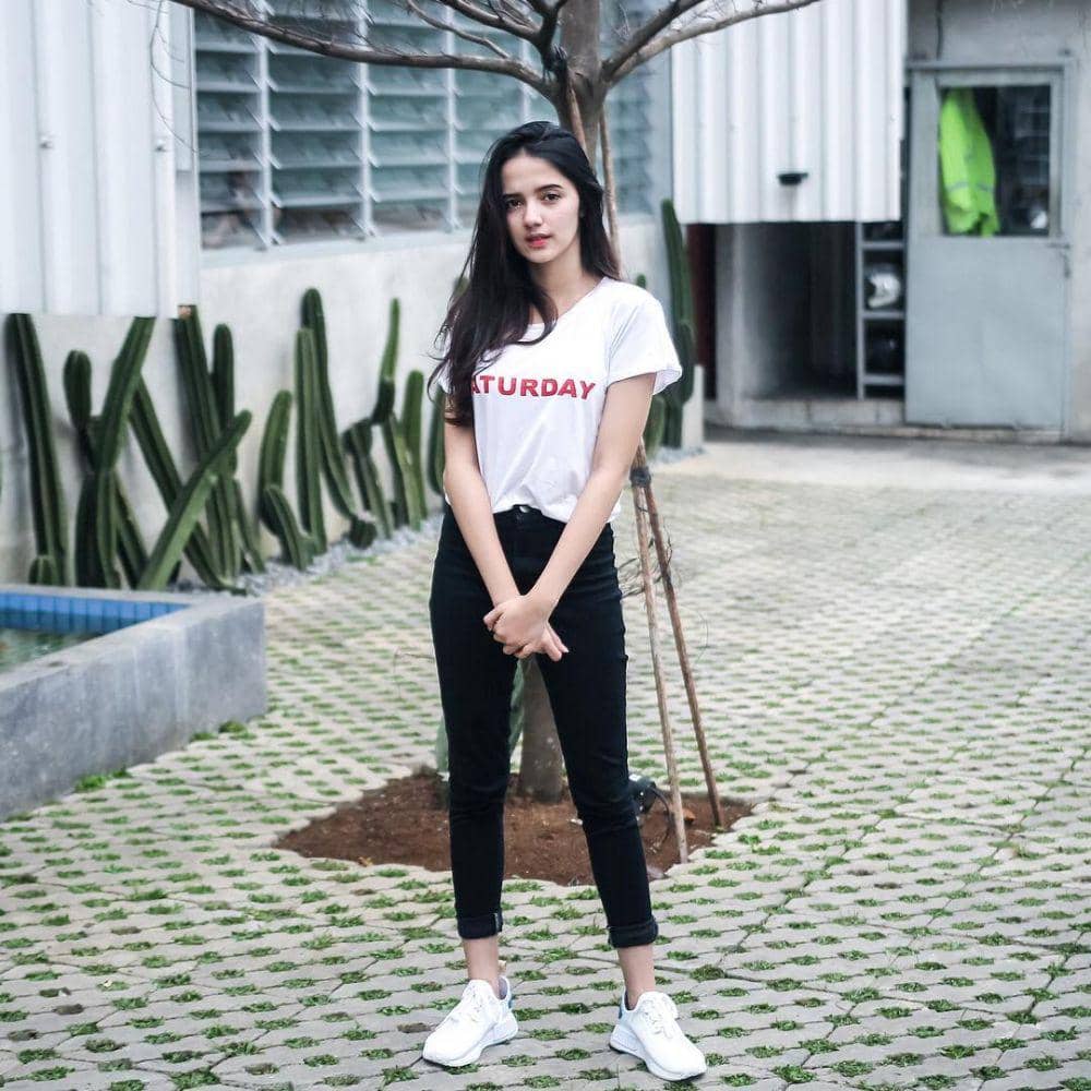 Instagram/rhesmanissa_