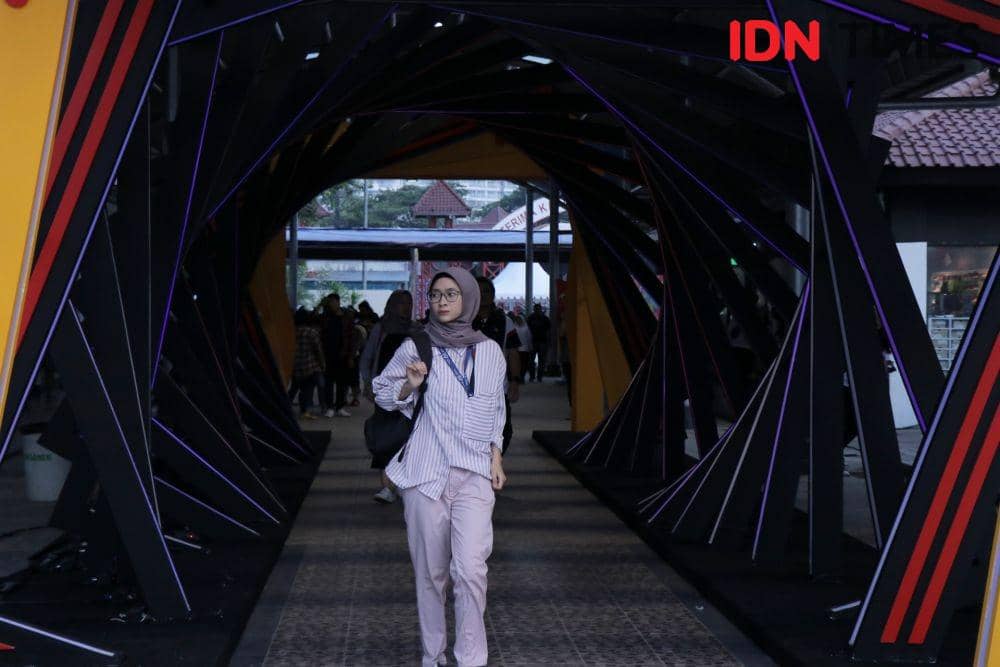 Keseruan spot foto dalam acara The 90's Festival, di Jiexpo, Jakarta, (23/11). IDN Times/Erfah Nanda