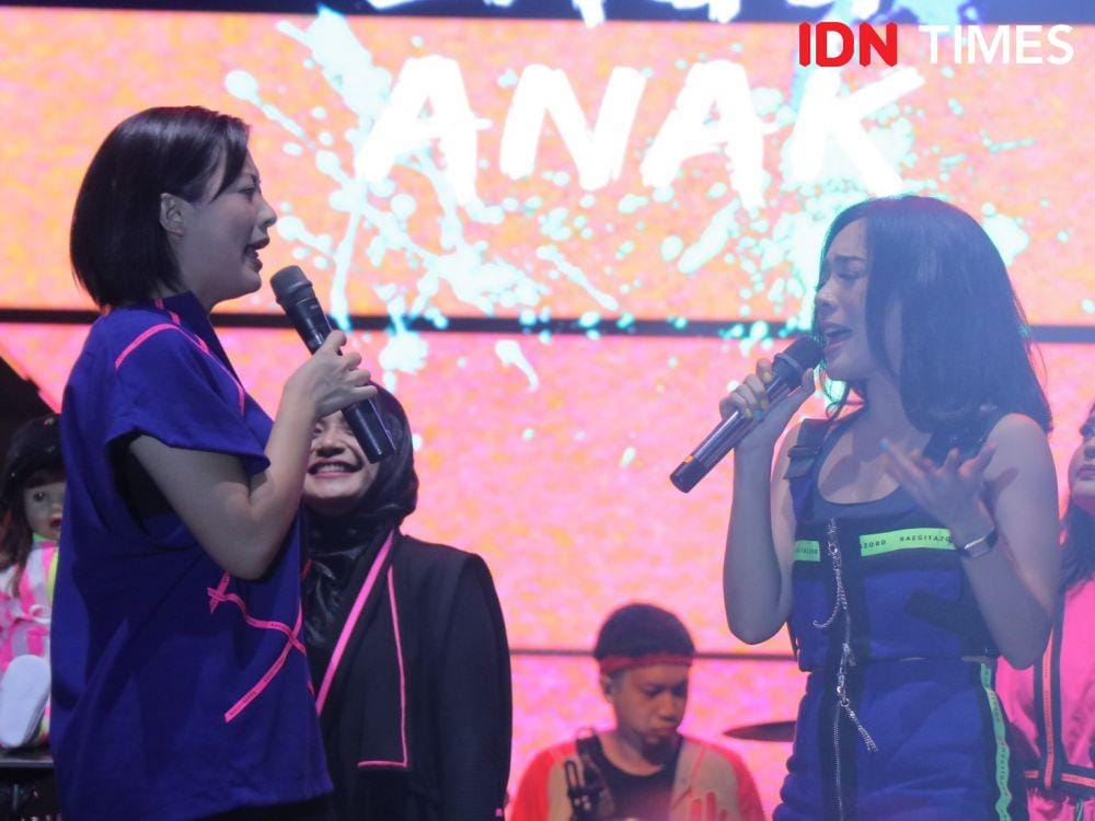 Penampilan Leony (kiri) dan Dea Ananda (kanan) di The 90's Festival, di Jiexpo, Jakarta, pada 21 November 2019. IDN Times/Erfah Nanda