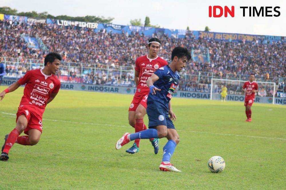 Pertandingan Arema vs Persija Sabtu (23/11). IDN Times/Alfi Ramadana