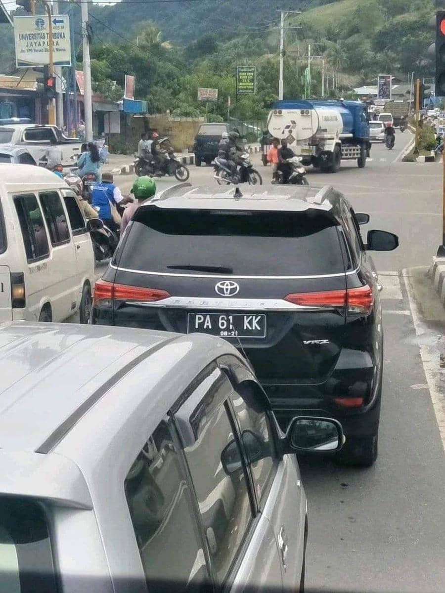 Twitter.com/romaanpicisan