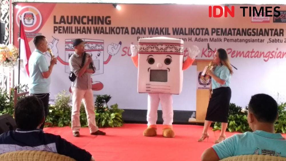 Maskot KPU Siantar (IDN Times/Gideon Aritonang)