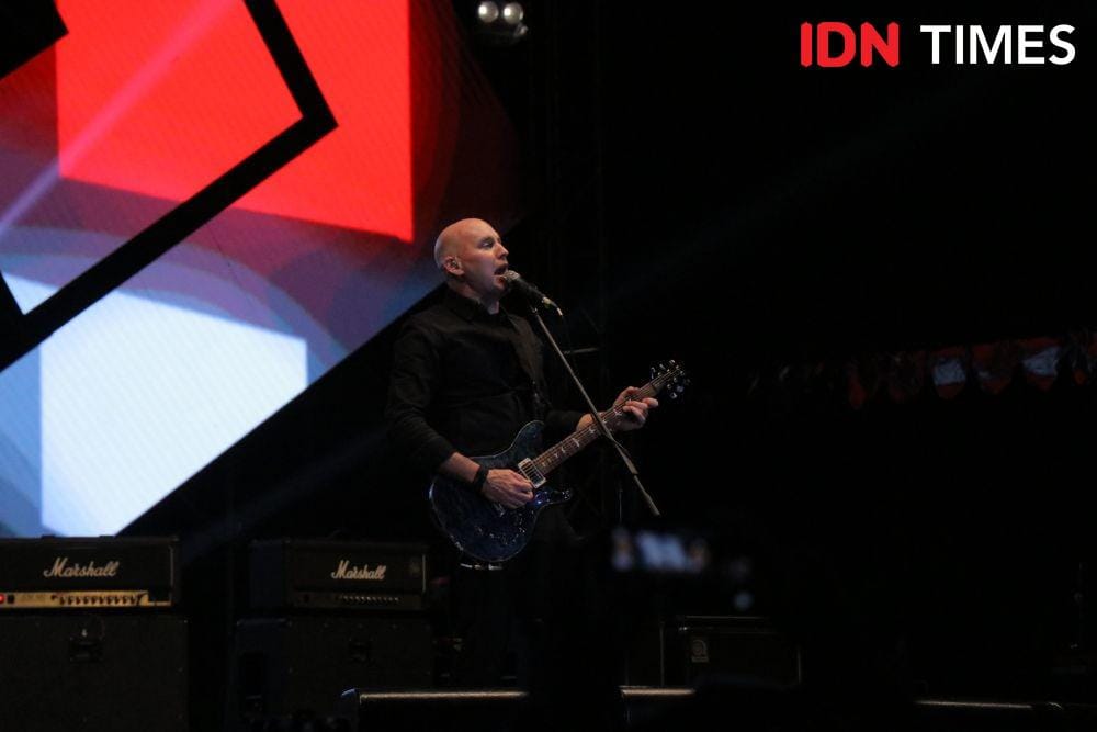 Penampilan Matt Scannell Vertical Horizontal  saat manggung dalam The 90's Festival di Jakarta, pada 24 November 2019. IDN Times/Nadia Umara