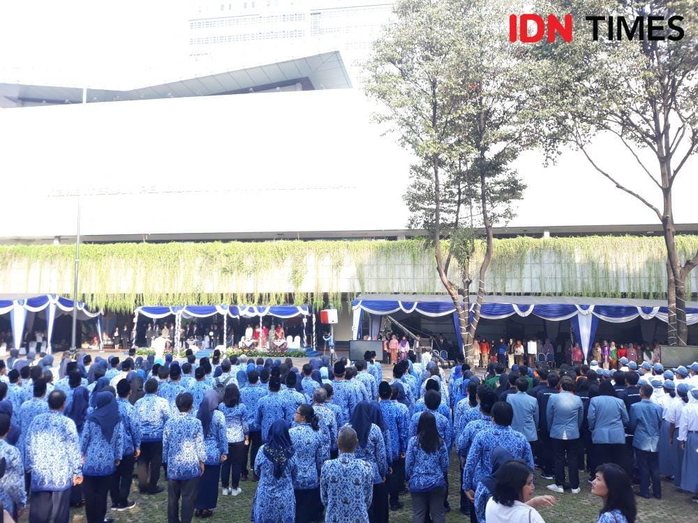 Upacara peringatan Hari Guru Nasional di Kementerian Pendidikan dan Kebudayaan, Jakarta, Senin (25/11), dipimpin langsung oleh Menteri Pendidikan dan Kebudayaan Nadiem Anwar Makariem, Senin (25/11). (IDN Times/Margith Juita Damanik)