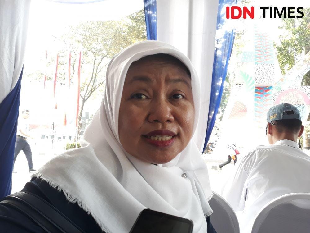 Guru dari SLB Tunarungu Santi Rama Cipete, Jakarta Selatan, Sundari Utami ditemui di Kemendikbud, Jakarta Selatan pada Senin (25/11) usai upacara Hari Guru Nasional. (IDN Times/Margith Juita Damanik)