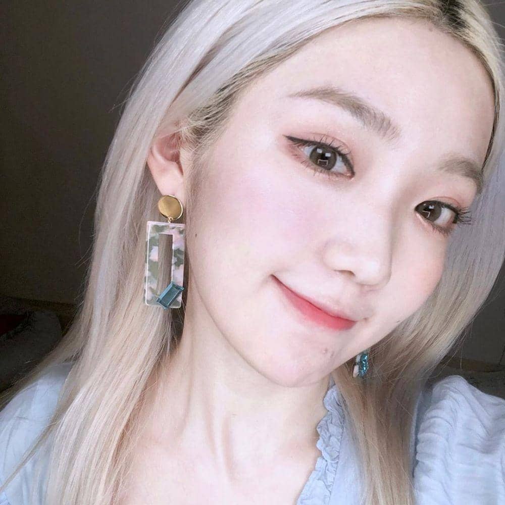 instagram.com/kimcrysta1