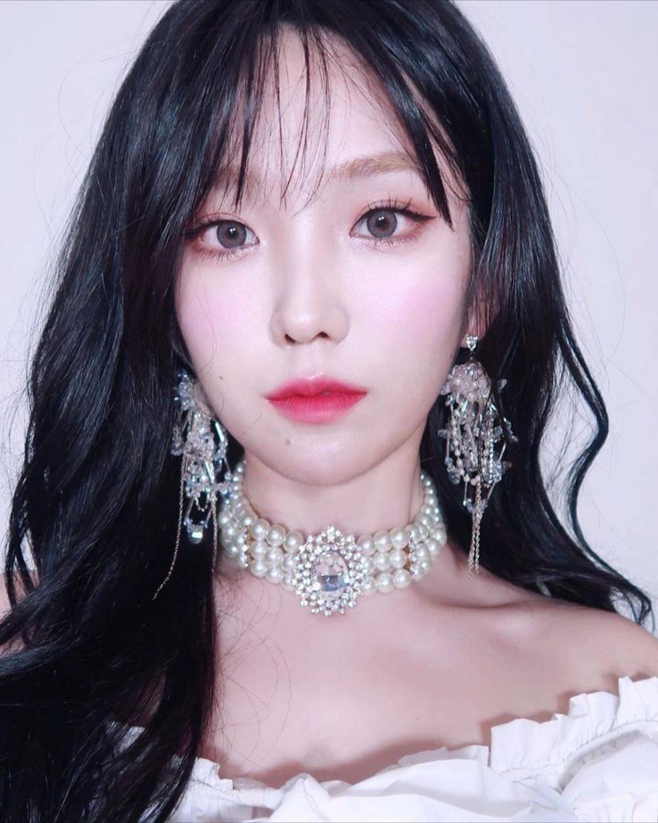 instagram.com/kimcrysta1