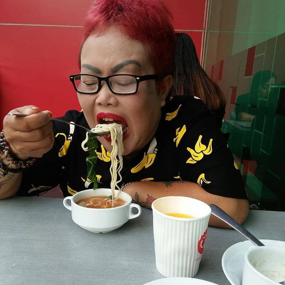 Instagram.com/budesumiyati