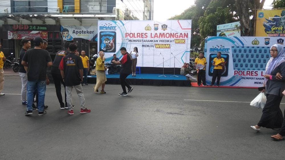 Polres Lamongan meluncurkan aplikasi "Smart Soto Lamongan" di alun-alun Kota Lamongan, Minggu (24/11). IDN Times/Imron