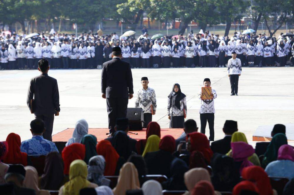 (Suasana upacara Hari Guru Nasional di Lapangan Karebosi Makassar, Senin (25/11/2019)) Dok. Humas Pemkot Makassar