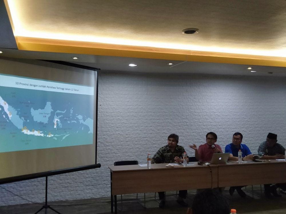 Direktur Riset Setara Institute Halili Hasan saat memaparkan hasil riset intoleransi selama 12 tahun terakhir di Hotel IBIS, Jakarta Pusat Minggu (24/11). (IDN Times/Dini Suciatiningrum)