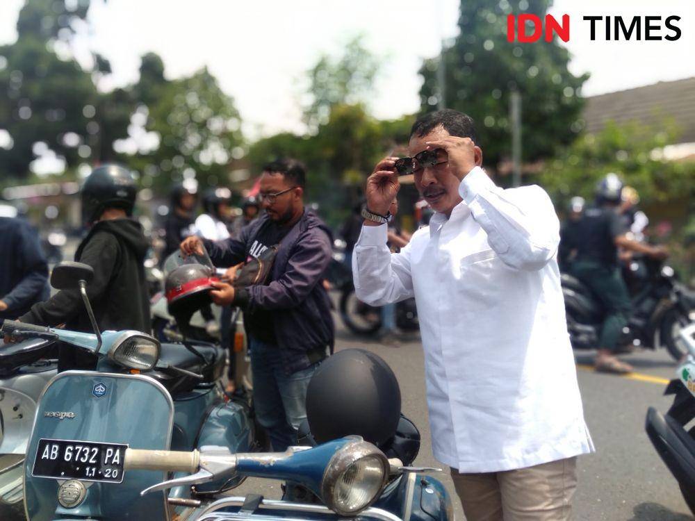 Cabub Bantul Dewata Eka Putra (baju putih) daftar cabub Bantul ke  DPC Partai Gerindra Bantul, Senin (25/11). IDN Times/Daruwaskita
