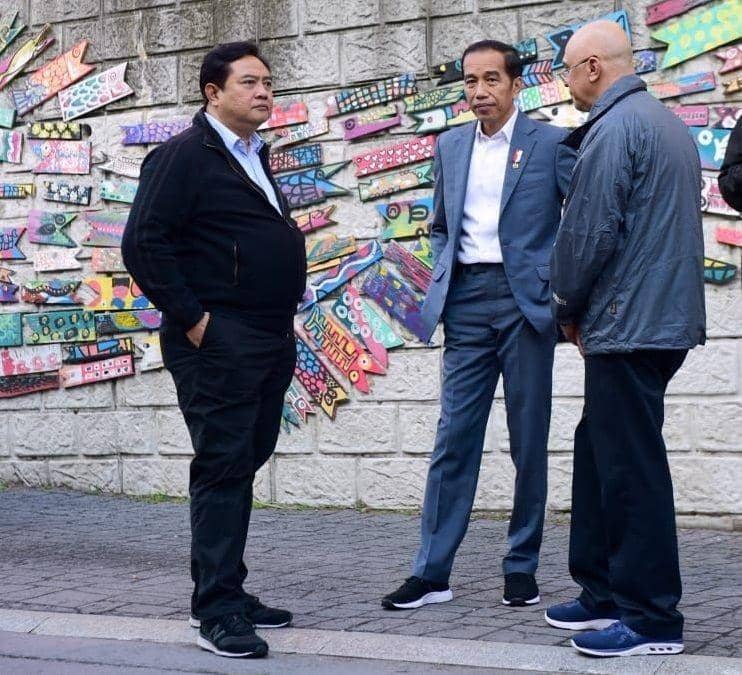 Presiden Joko Widodo saat kunjungan kerja ke Desa Gamcheon, Busan, Korea Selatan, Minggu (24/11).