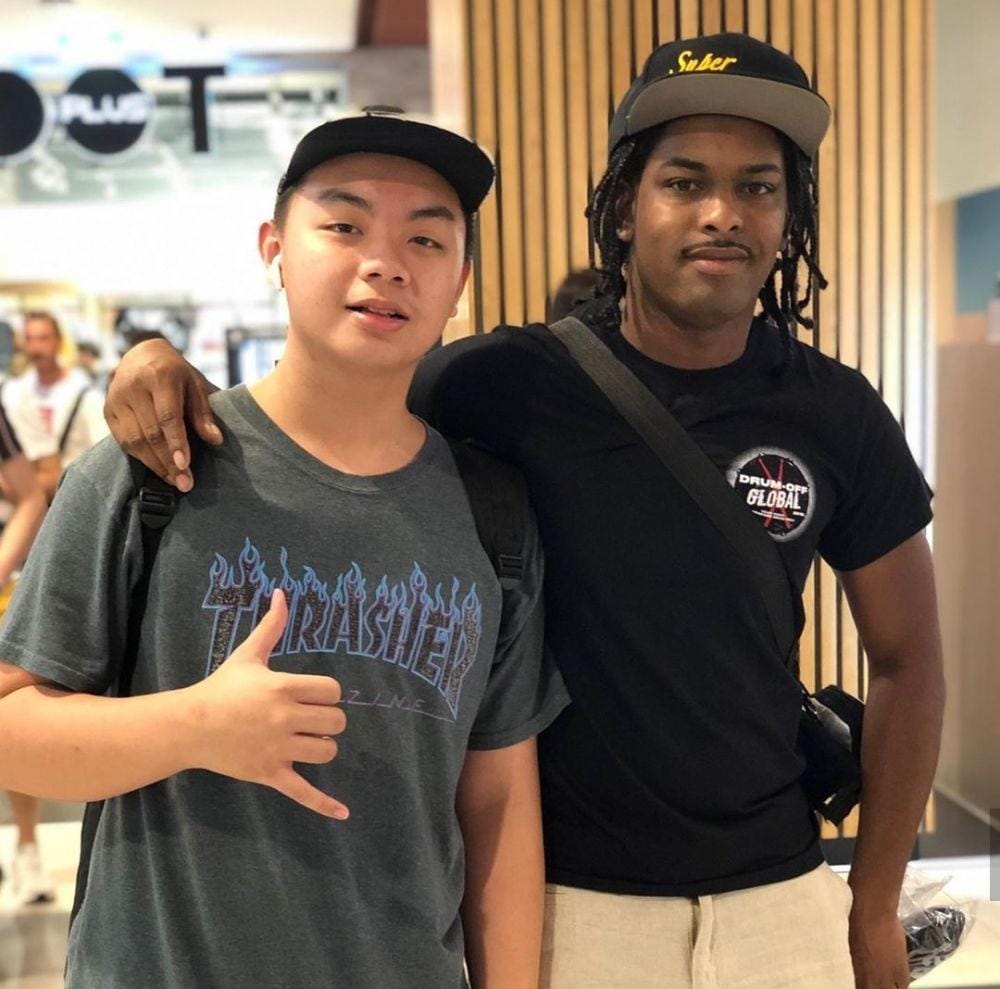 Reyner Stefanoline (kiri) dan Thomas Pridgen. Reyner for IDN Times