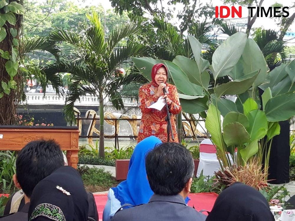 Wali Kota Surabaya Tri Rismaharini saat meresmikan Museum Pendidikan bertepatan dengan momen Hari Guru Nasional, Senin (25/11). IDN Times/Fitria Madia