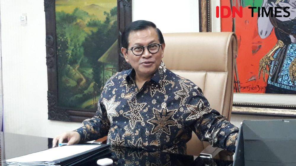 (Sekretaris Kabinet Pramono Anung memberikan keterangan pers, di Gedung Kementerian Sekretariat Negara, Jakarta Pusat, Senin (25/11). (IDN Times/Teatrika Handiko Putri)
