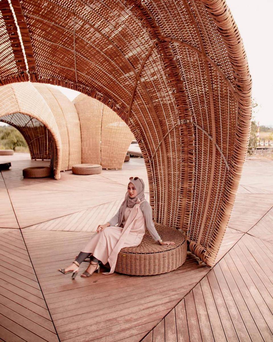 instagram.com/thaniyagustine