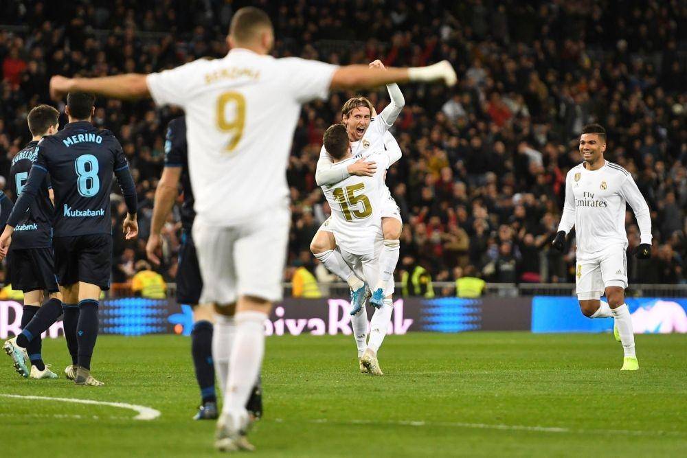 Luka Modric dan rekan-rekan merayakan gol ke gawang Real Sociedad, Minggu (24/11) malam lalu. Twitter/@blancotalks