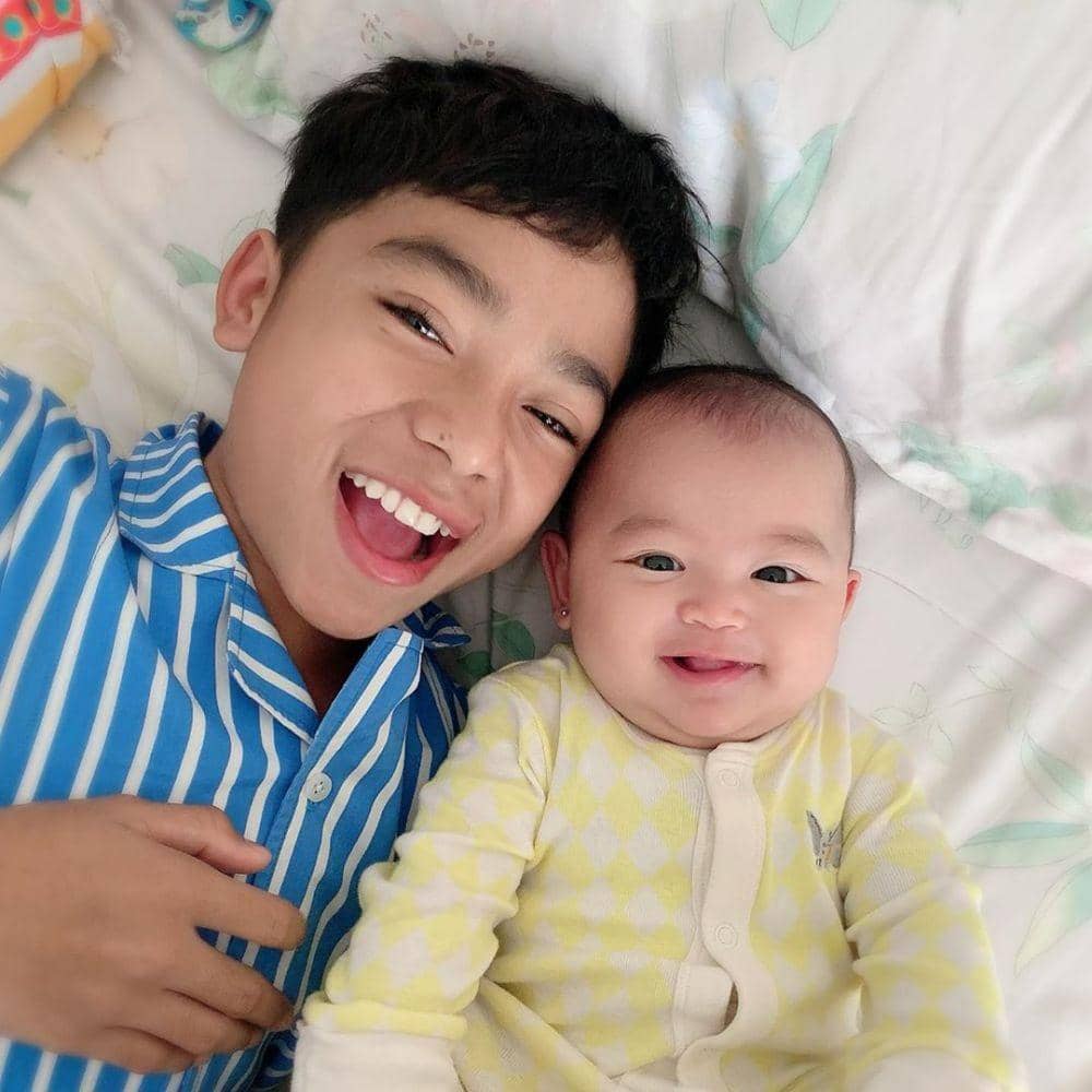 Instagram.com/thaniaputrionsu