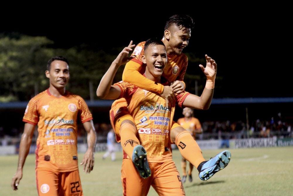 Para pemain Persiraja Banda Aceh merayakan gol di laga Liga 2 2019. Twitter/@acehkini
