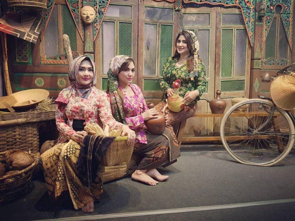 instagram.com/eddiesadellia