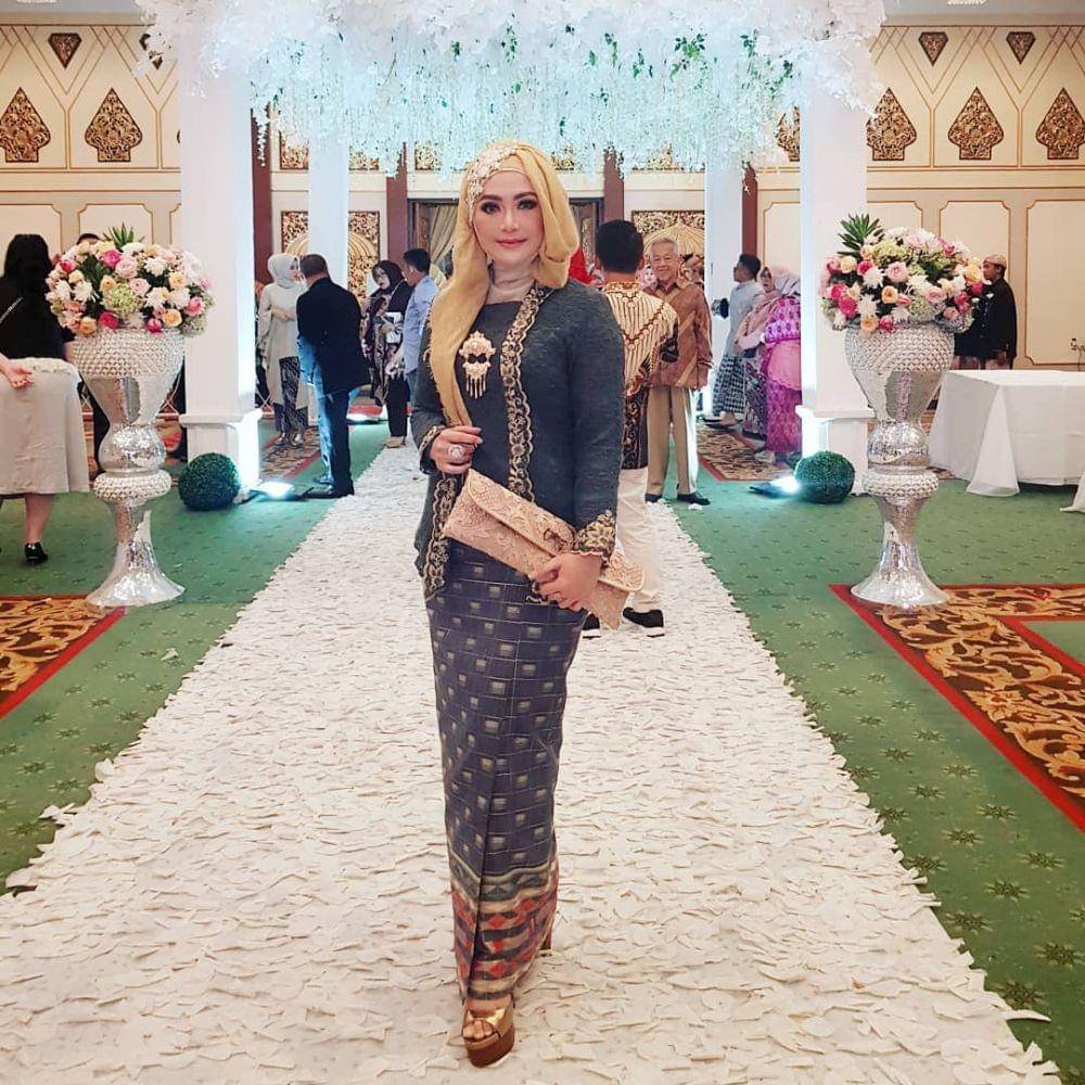 instagram.com/eddiesadellia